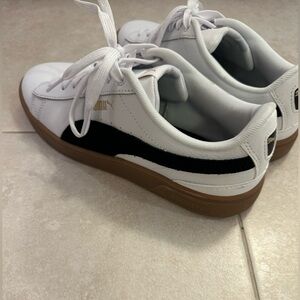 Puma White Sneakers with Black Stripe and Gum Sole